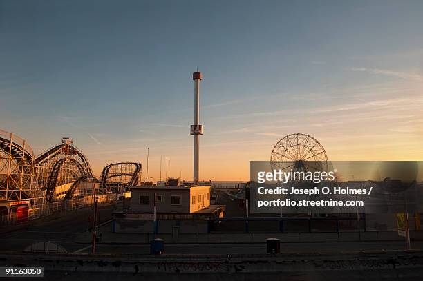 coney island skyline sunset - joseph o. holmes stock pictures, royalty-free photos & images