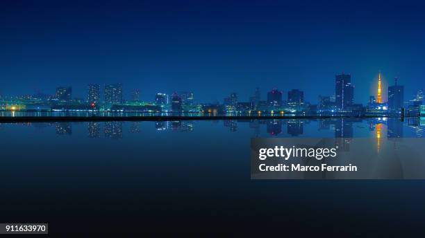tokyo waterfront skyline at night - harumi district tokyo stock pictures, royalty-free photos & images