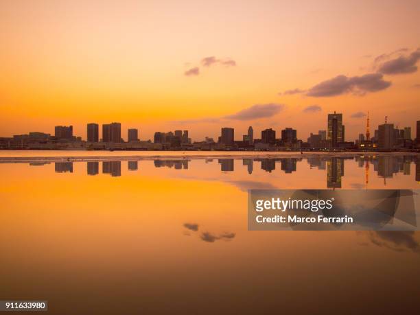 tokyo waterfront skyline at sunset - harumi district tokyo stock pictures, royalty-free photos & images