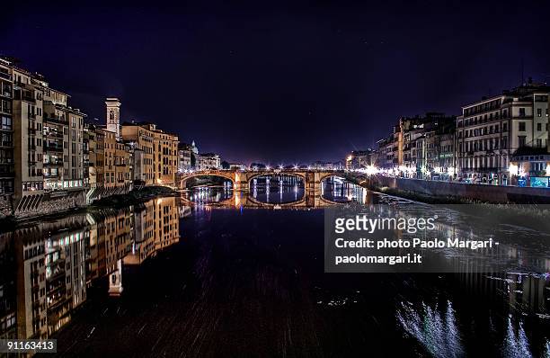 river arno by night. florence, italy - vecchio stock-fotos und bilder