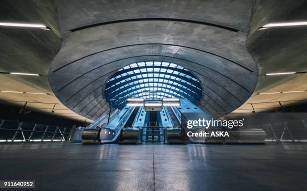 the canary wharf tube station , london - london underground stock pictures, royalty-free photos & images