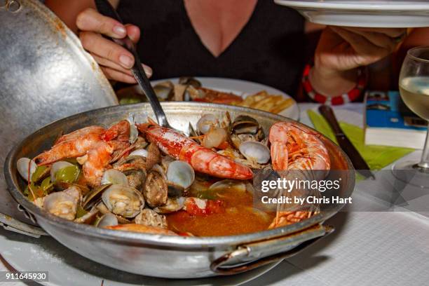 portuguese cataplana de marisco - portugal algarve olhao photos et images de collection