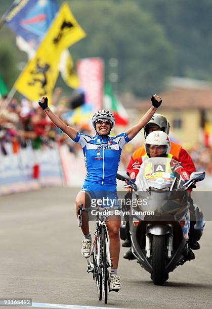 Tatiana Guderzo of Italy celebrates winning the Elite Women's Road Race at the 2009 UCI Road World Championships on September 26, 2009 in Mendrisio,...