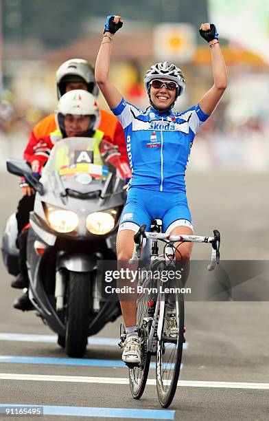 Tatiana Guderzo of Italy celebrates winning the Elite Women's Road Race at the 2009 UCI Road World Championships on September 26, 2009 in Mendrisio,...