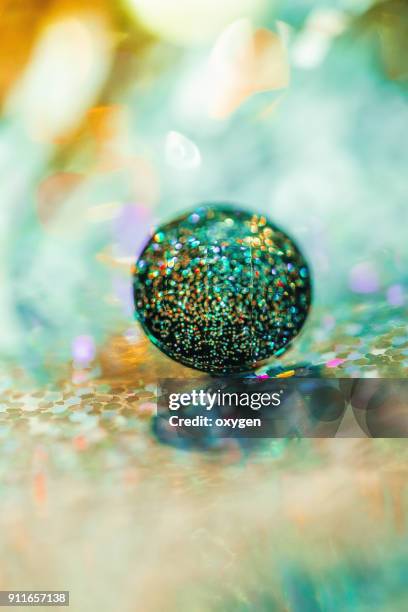 crystal button on bokeh background - button sewing item stock-fotos und bilder