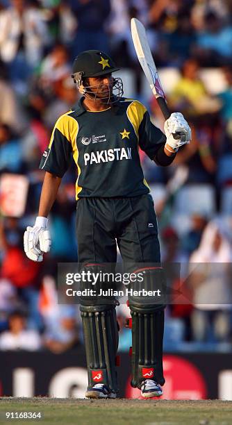 Shoaib Malik acknowleges his 100t during The ICC Champions Trophy Group A Match between India and Pakistan on September 26, 2009 at The Supersport...