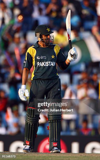 Shoaib Malik acknowleges his 100t during The ICC Champions Trophy Group A Match between India and Pakistan on September 26, 2009 at The Supersport...