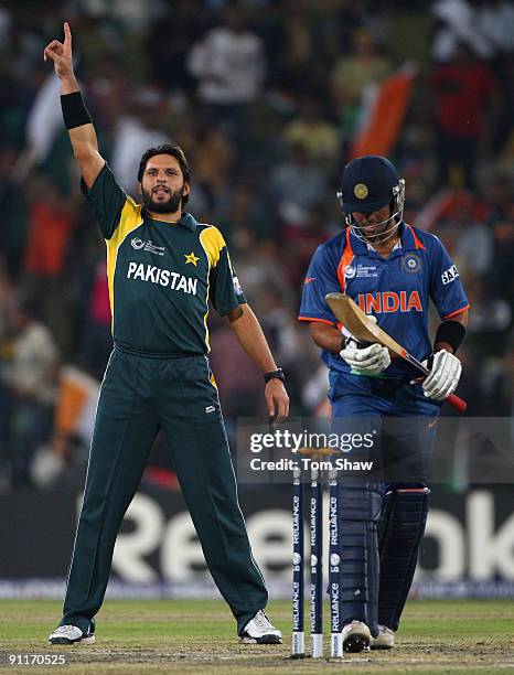 Shahid Afridi of Pakistan celebrates taking the wicket of Virat Kohli of India during the ICC Champions Trophy group A match between India and...