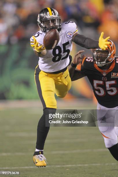 Xavier Grimble of the Pittsburgh Steelers hauls in the pass against Vontaze Burfict of the Cincinnati Bengals during their game at Paul Brown Stadium...