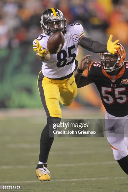 Xavier Grimble of the Pittsburgh Steelers hauls in the pass against Vontaze Burfict of the Cincinnati Bengals during their game at Paul Brown Stadium...