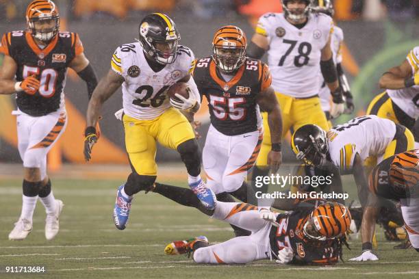 Le'Veon Bell of the Pittsburgh Steelers runs the football upfield against Dre Kirkpatrick of the Cincinnati Bengals during their game at Paul Brown...