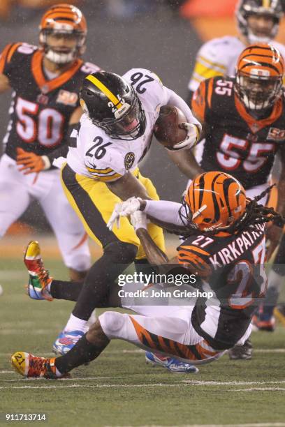 Le'Veon Bell of the Pittsburgh Steelers runs the football upfield against Dre Kirkpatrick of the Cincinnati Bengals during their game at Paul Brown...