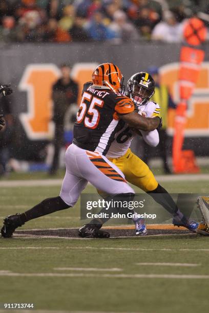 Le'Veon Bell of the Pittsburgh Steelers runs the football upfield against Vontaze Burfict of the Cincinnati Bengals during their game at Paul Brown...