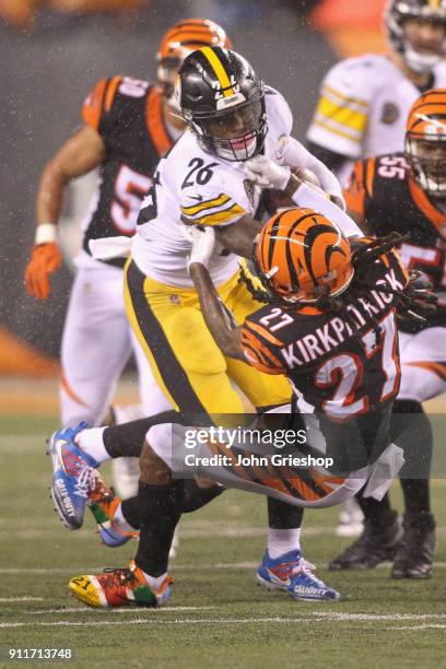 Le'Veon Bell of the Pittsburgh Steelers runs the football upfield against Dre Kirkpatrick of the Cincinnati Bengals during their game at Paul Brown...