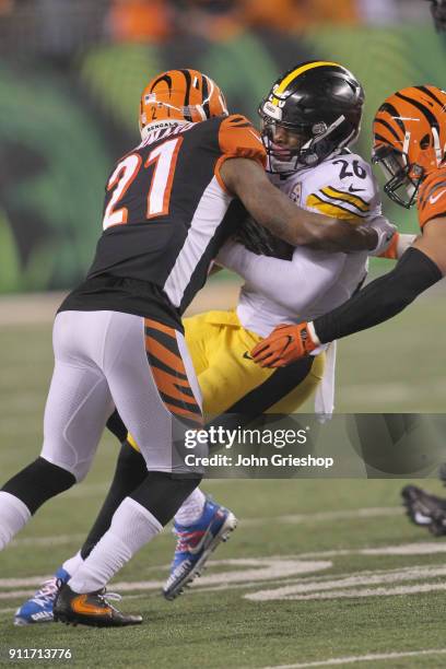 Le'Veon Bell of the Pittsburgh Steelers runs the football upfield against Darqueze Dennard of the Cincinnati Bengals during their game at Paul Brown...