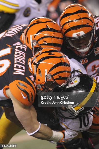 Martavis Bryant of the Pittsburgh Steelers runs the football upfield against Clayton Fejedelem of the Cincinnati Bengals during their game at Paul...