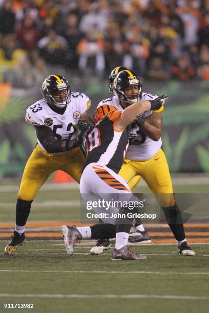 Ryan Glasgow of the Cincinnati Bengals rushes upfield against Maurkice Pouncey and Ramon Foster of the Pittsburgh Steelers during their game at Paul...