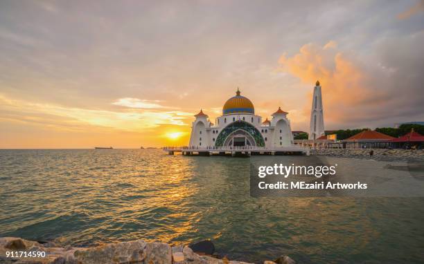 masjid selat melaka (melaka straits mosque) - masjid selat melaka stock pictures, royalty-free photos & images