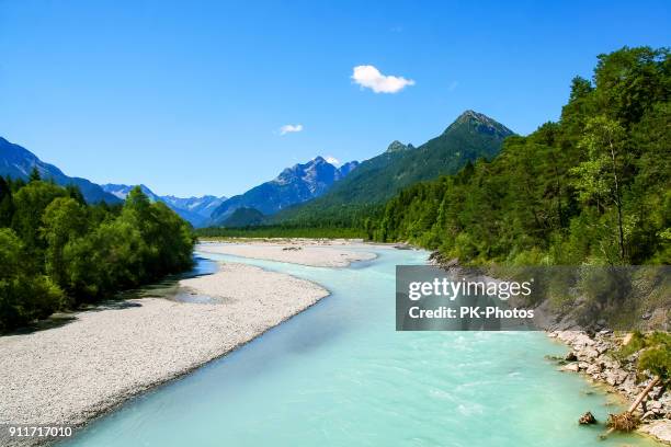 lechriver im sommer, in der nähe von forchach, lechtaler alpen, tirol, österreich - lech stock-fotos und bilder