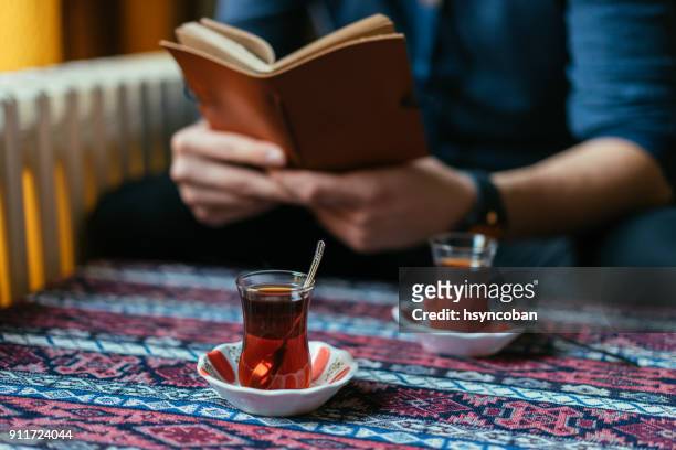 té tradicional turca teacup - limpet fotografías e imágenes de stock