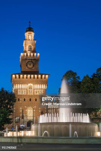 castello sforzesco, milan - milano notte foto e immagini stock