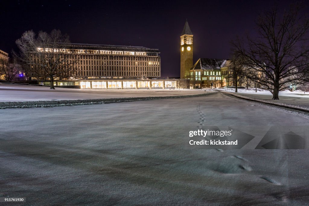 Cornell University's nachts in de winter