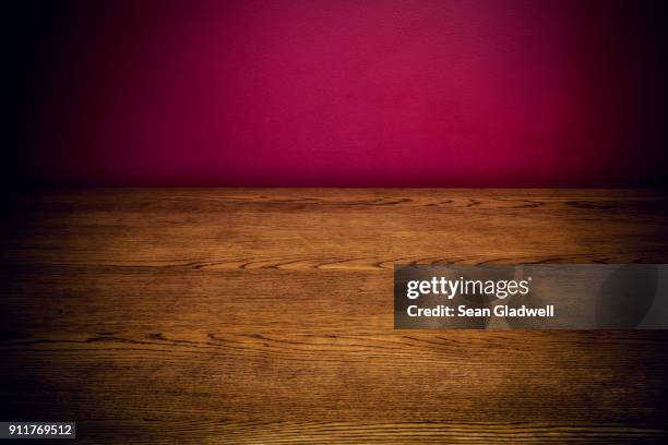 empty desk - dark table stock pictures, royalty-free photos & images