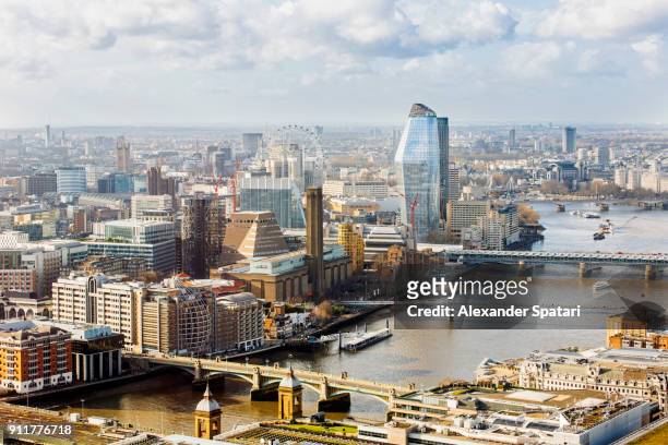 aerial view of london south bank with london bridge, tate modern museum, millenium bridge and one blackfriars skyscraper - south bank - fotografias e filmes do acervo