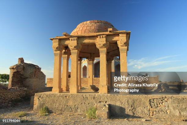 monuments at makli, thatta - indus valley stock pictures, royalty-free photos & images