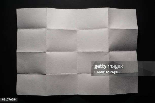 checked pattern unfold paper - plie photos et images de collection