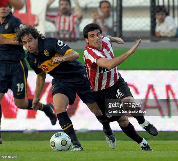 Estudiante's Rodrigo Brana battles for the ball with Boca Junior´s Federico Insua during an Argentina's first division soccer match on September 26,...