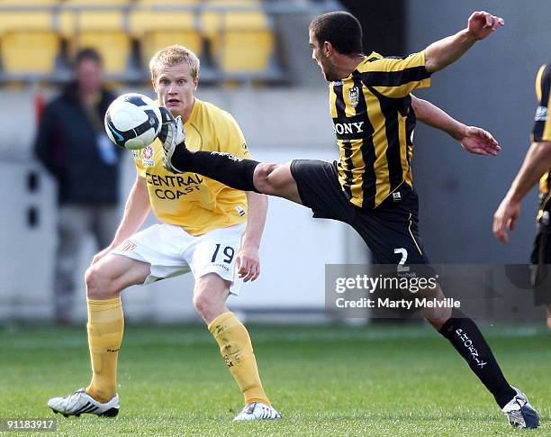 Manny Muscat of the Phoenix controls the ball in front of Simon Mathew of the Mariners during the round eight A-League match between the Wellington...