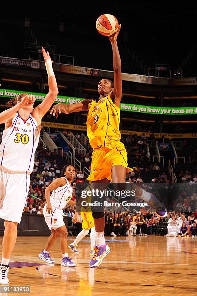 Lisa Leslie of the Los Angeles Sparks shoots against Nicole Ohlde of the Phoenix Mercury in Game Three of the WNBA Western Conference Finals played...