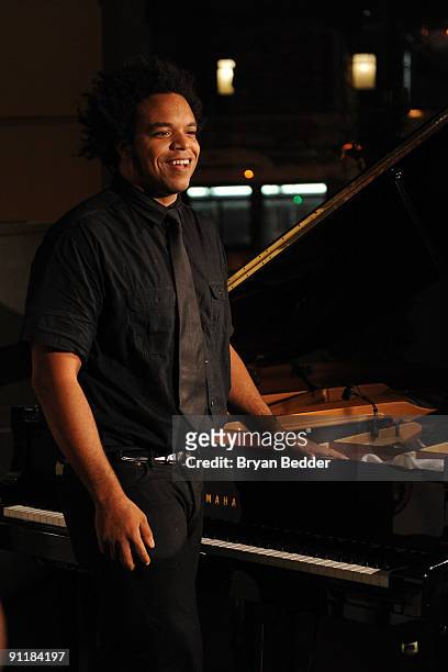 Pianist Eric Lewis performs at Mariska Hargitay's Joyful Heart Foundation dinner at the Bon Appetit Supper Club and Cafe on September 26, 2009 in New...