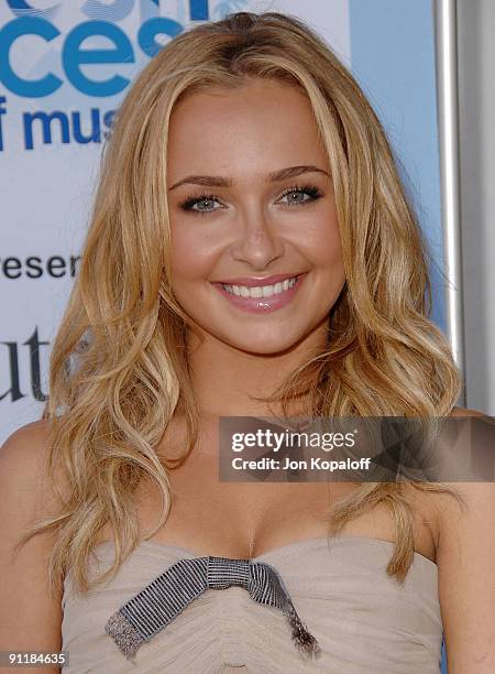 Actress Hayden Panettiere arrives at VH1 Save The Music Foundation's Neutrogena Fresh Faces Music Benefit at Jim Henson Studios on September 26, 2009...