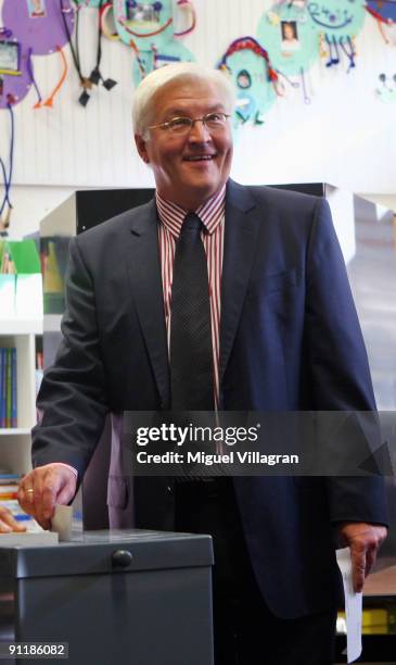 Frank-Walter Steinmeier, candidate of the Social Democratic Party in German Federal Elections casts his ballot on September 27, 2009 in Berlin,...