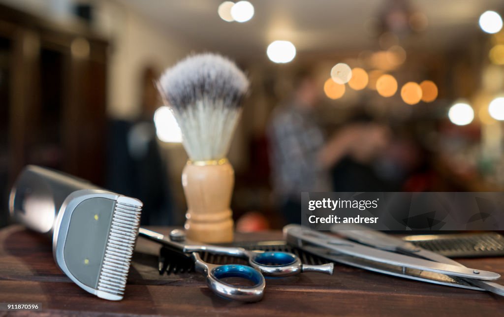 Close-up auf eine Reihe von rasieren Tools bei einem Friseur