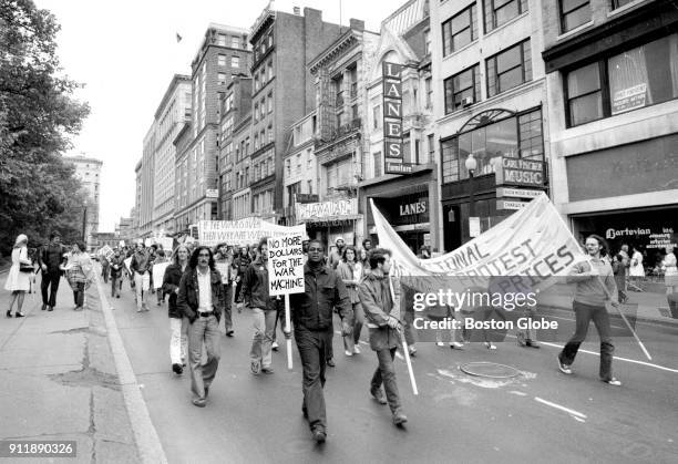 Boston Food Riots 457 5 Food Groups Stock Photos, High-Res Pictures, and Images - Getty ...