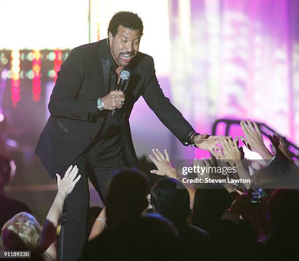 Singer Lionel Richie performs at the 14th annual Andre Agassi Charitable Foundation's Grand Slam for Children benefit concert at the Wynn Las Vegas...