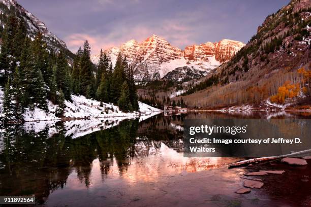 maroon bells at dawn - aspen colorado winter stock pictures, royalty-free photos & images