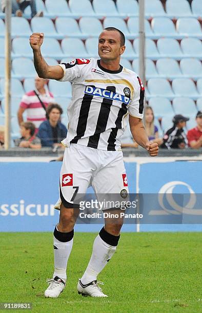 Simone Pepe of Udinese Calcio celebrates after scoring Udinese's second goal during the Serie A match between Udinese Calcio and Genoa CFC at Stadio...