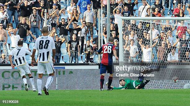 Simone Pepe of Udinese Calcio scores Udinese's second goal during the Serie A match between Udinese Calcio and Genoa CFC at Stadio Friuli on...