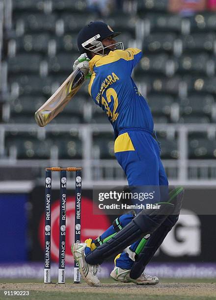 Nuwan Kulasekara of Sri Lanka hooks during the ICC Champions Trophy Group B match between New Zealand and Sri Lanka played at Wanderers Stadium on...