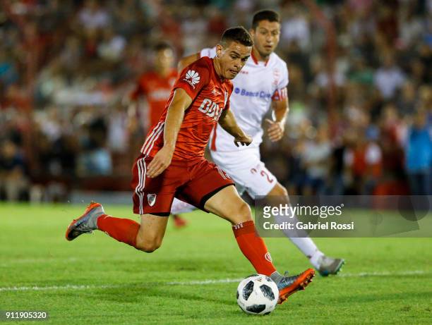 Rafael Santos Borre of River Plate kicks the ball during a match between Huracan and River Plate as part of Torneo Primera Division 2017/18 at Tomas...