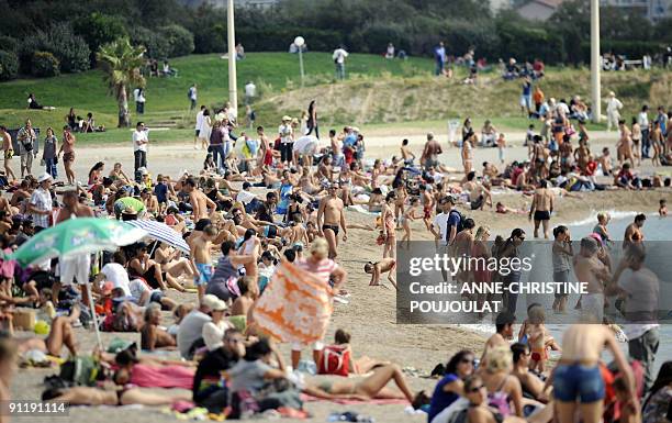 People enjoy the sun on a Prado beach in Marseille, southern France, on September 27, 2009. AFP PHOTO ANNE-CHRISTINE POUJOULAT