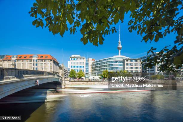 berlin summer spree skyline - matthias makarinus stock-fotos und bilder