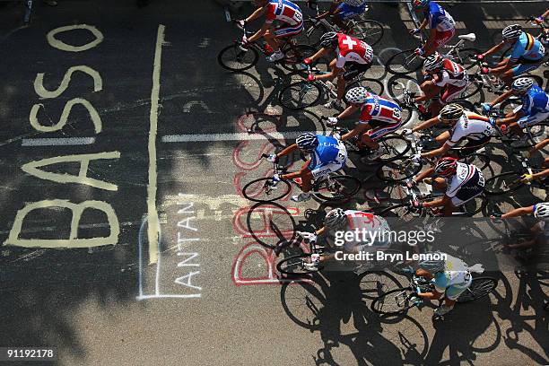 The peloton makes its way through the streets of Mendrisio on the Men's Road Race at the 2009 UCI Road World Championships on September 27, 2009 in...