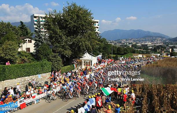 The peloton makes its way through the streets of Mendrisio on the Men's Road Race at the 2009 UCI Road World Championships on September 27, 2009 in...