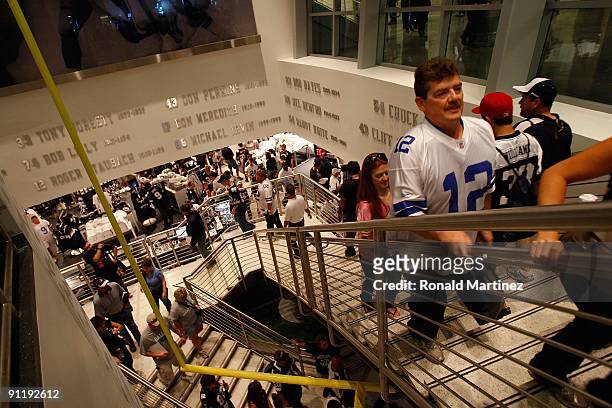 30 Cowboys Stadium Pro Shop Stock Photos, High-Res Pictures, and Images -  Getty Images