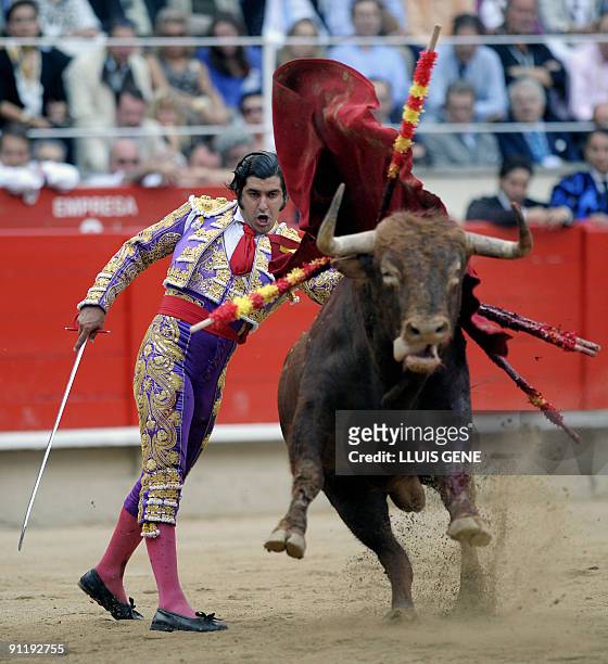Spanish bullfighter Morante de la Puebla performs a pass on a bull at the Plaza Monumental bullring in Barcelona on September 27, 2009. AFP...